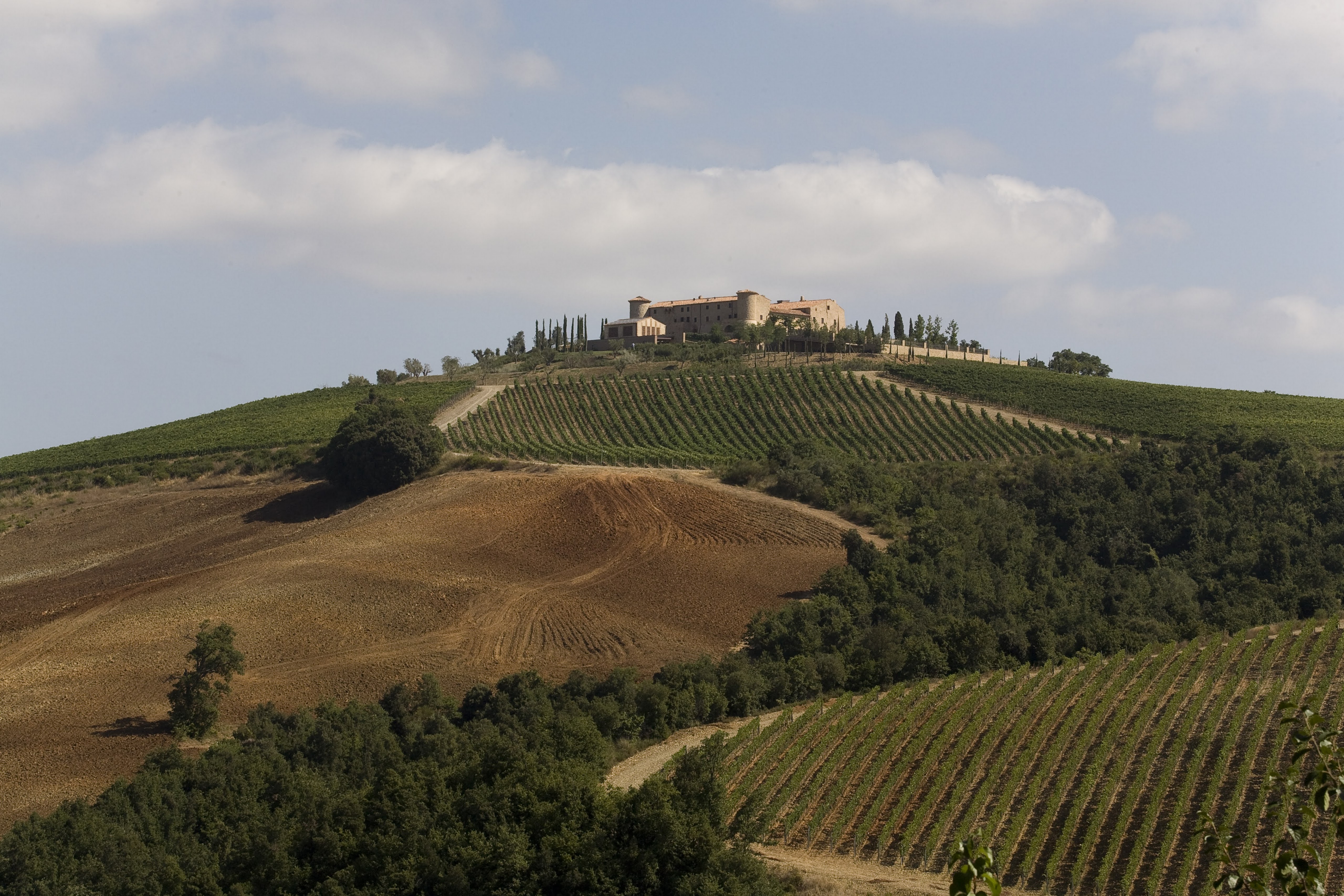 Strada del Vino Montecucco e dei Sapori d'Amiata, Il castello di Colle Massari, Cinigiano