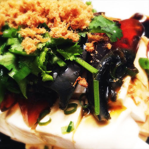 chinese, cold dish, egg, century egg, tofu, hundred year egg, recipe, shanghai, 皮蛋豆腐, thousand year egg, soy sauce