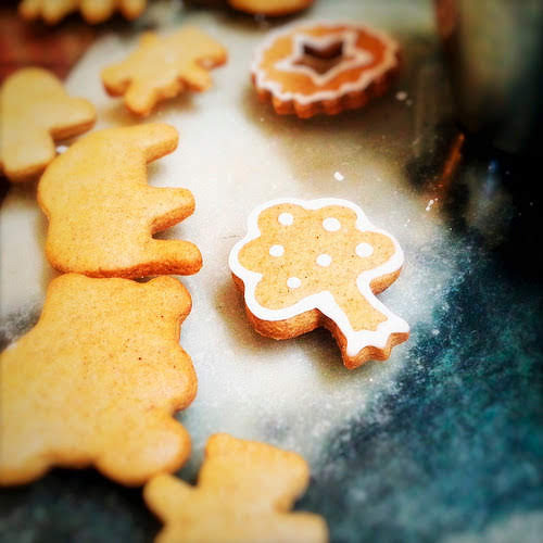 Gingerbread Cookies, ginger, royal icing, pasteurized egg, xmas, christmas cookie, spice, decorated, outlined