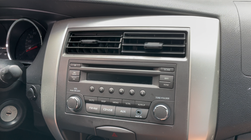 Nissan Livina 舊式儀錶板 1