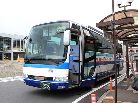 宮崎交通「ひむか号」　･365　延岡駅にて_02