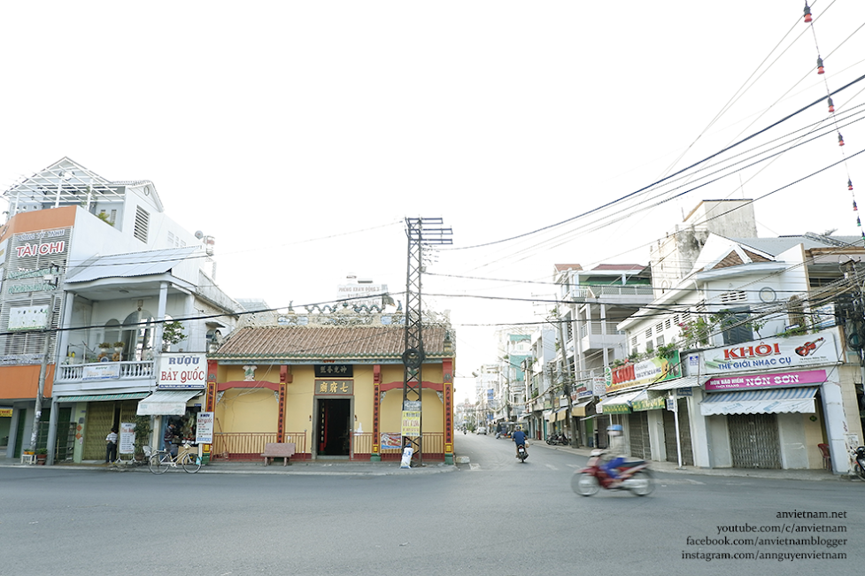 Sớm mai thanh vắng ở thành phố Long Xuyên