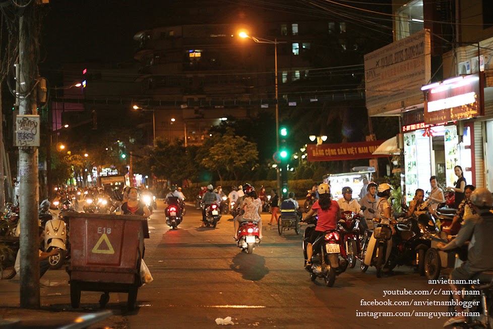 Sài Gòn đêm, nghe phố trở mình