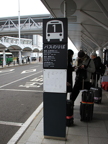 仙台国際空港　到着口　バスのりば　1番のりば