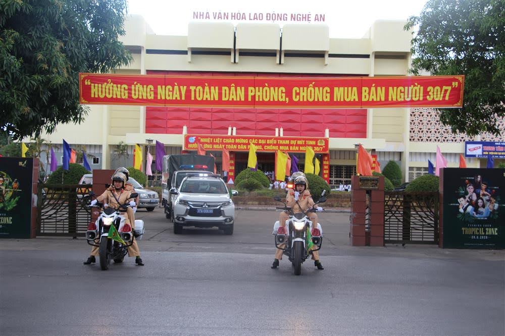 Sẵn sàng tham gia dẫn đoàn.