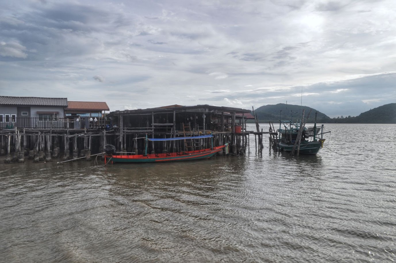 Ban Lep Karok
Chumphon Province
Thailand
Stilt houses over the sea
Fishermen boats