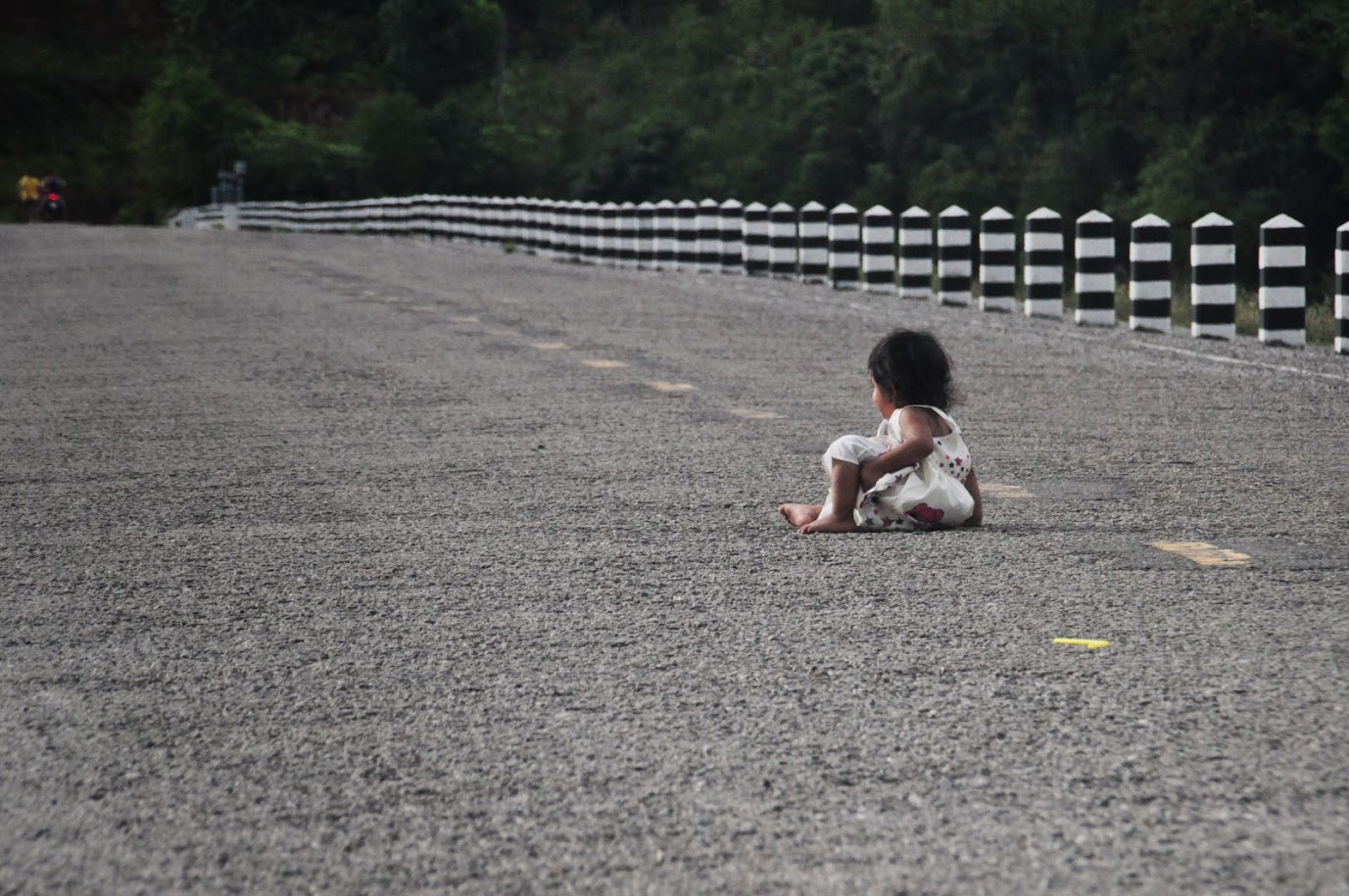 Huay Sum Pen Dam
Thailand
Little girl sat in the middle of road
Pretty dress