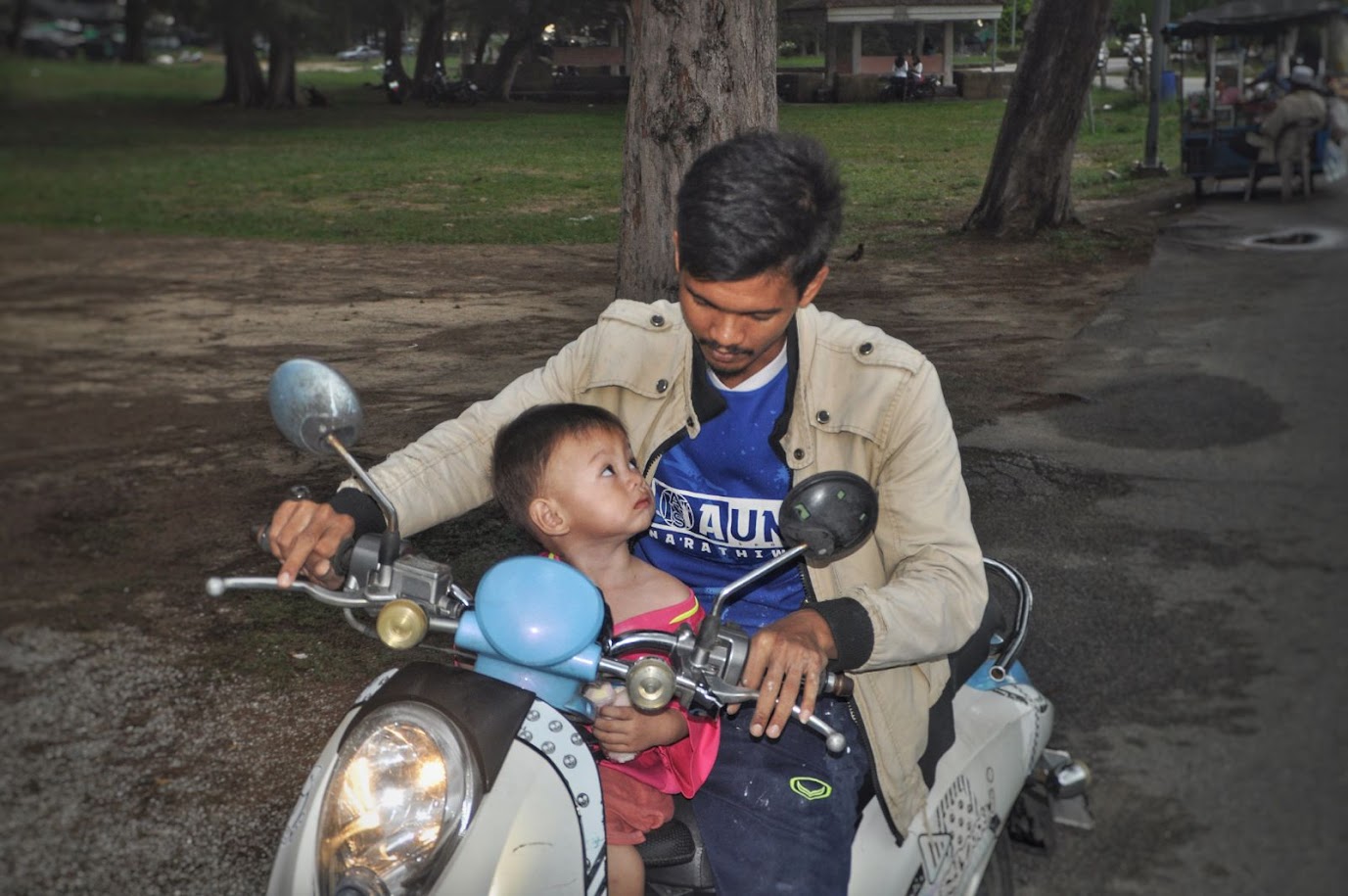 Narathiwat City
River Bang Nara
Thailand
Thai dad and son
Pudding
