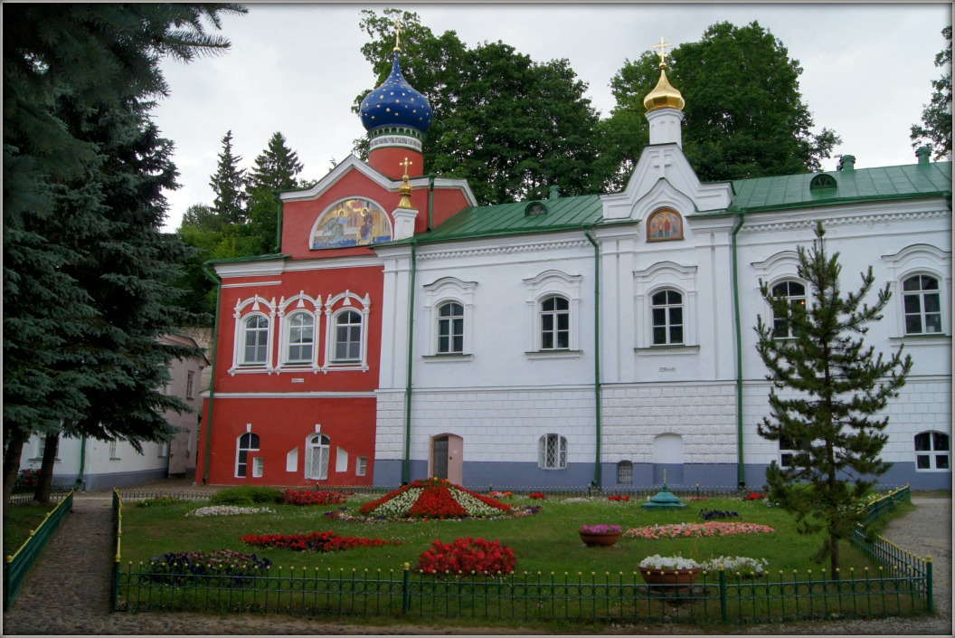 На белые ночи в Петербург (Царское село, Петергоф) через Печоры и Псков. Фотозарисовки из прошлого.