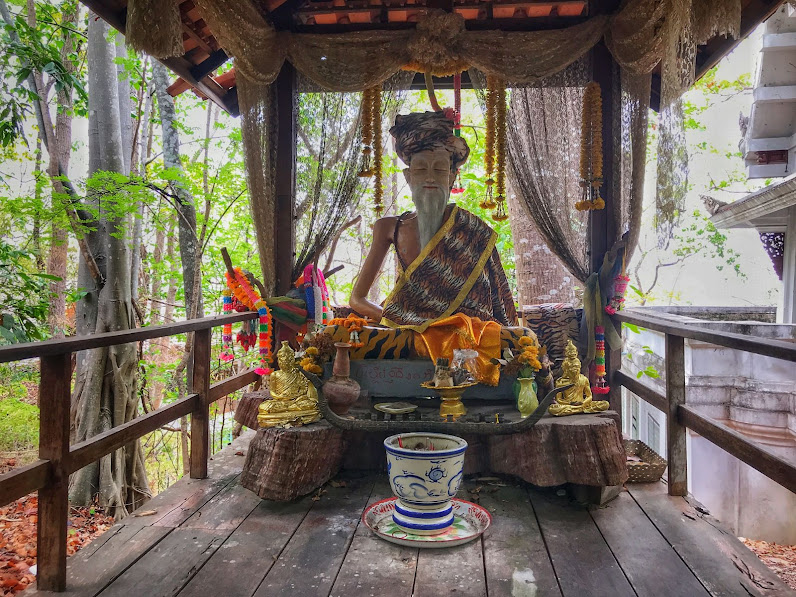 Wat Analayo Tiphayaram Temple doi luand national park