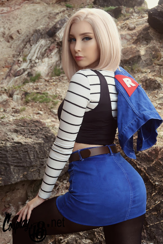 Android 18 cosplay dễ thương và Android 18 sexy , bạn chọn bên nào ?