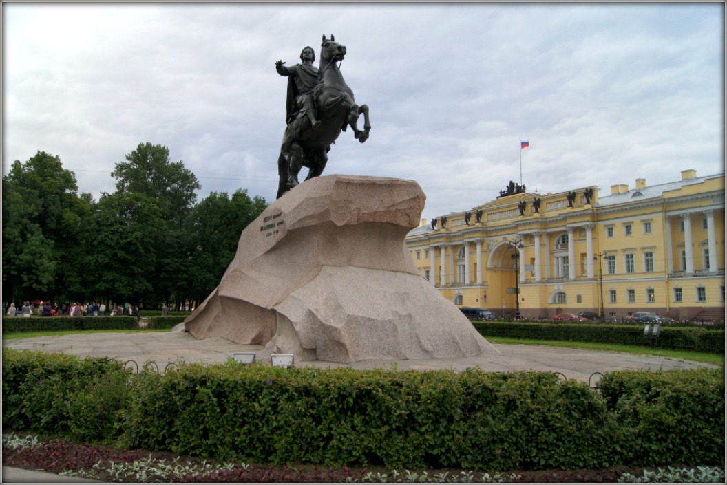 На белые ночи в Петербург (Царское село, Петергоф) через Печоры и Псков. Фотозарисовки из прошлого.