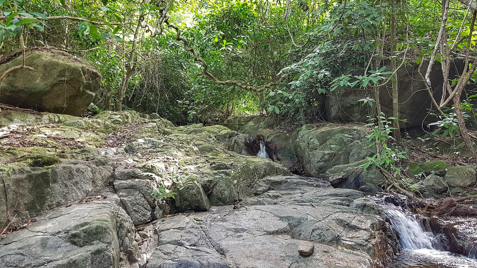 Huai Yang Waterfall National Park
Thailand
Small Waterfall