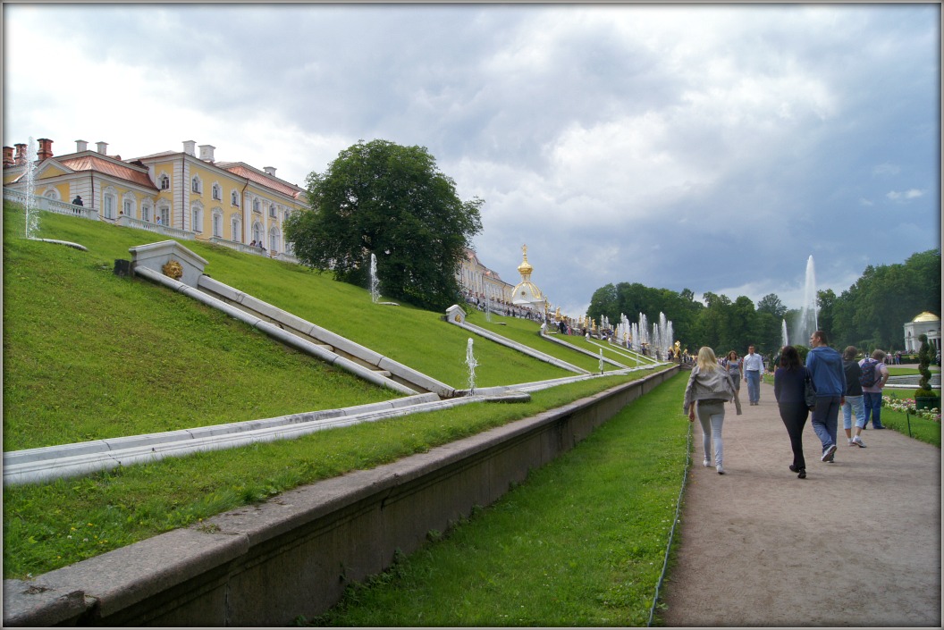 На белые ночи в Петербург (Царское село, Петергоф) через Печоры и Псков. Фотозарисовки из прошлого.