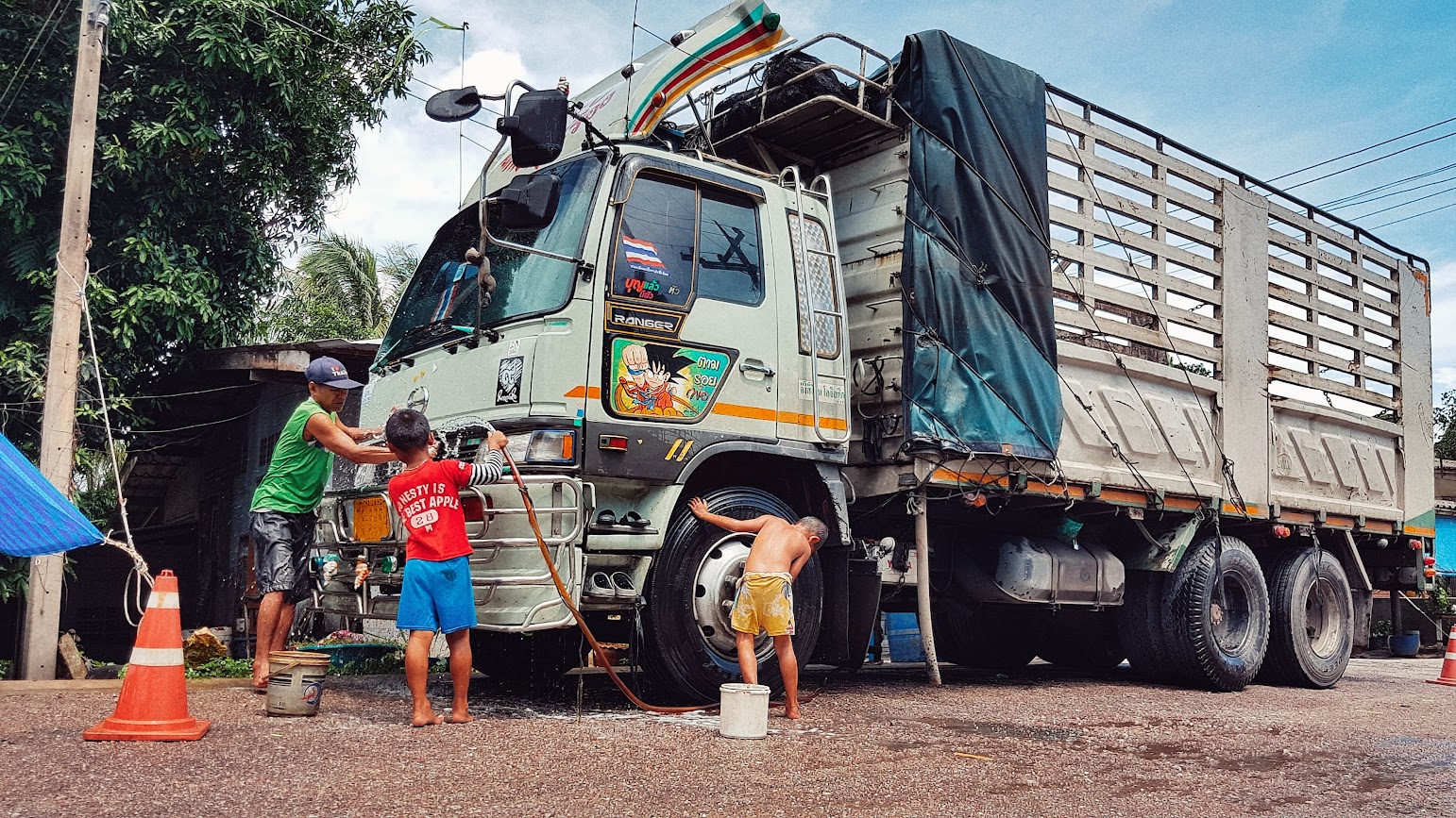 Ranong Port
Thailand
Family washing truck