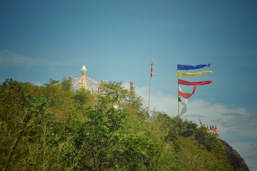 wat khao sanam chai hilltop