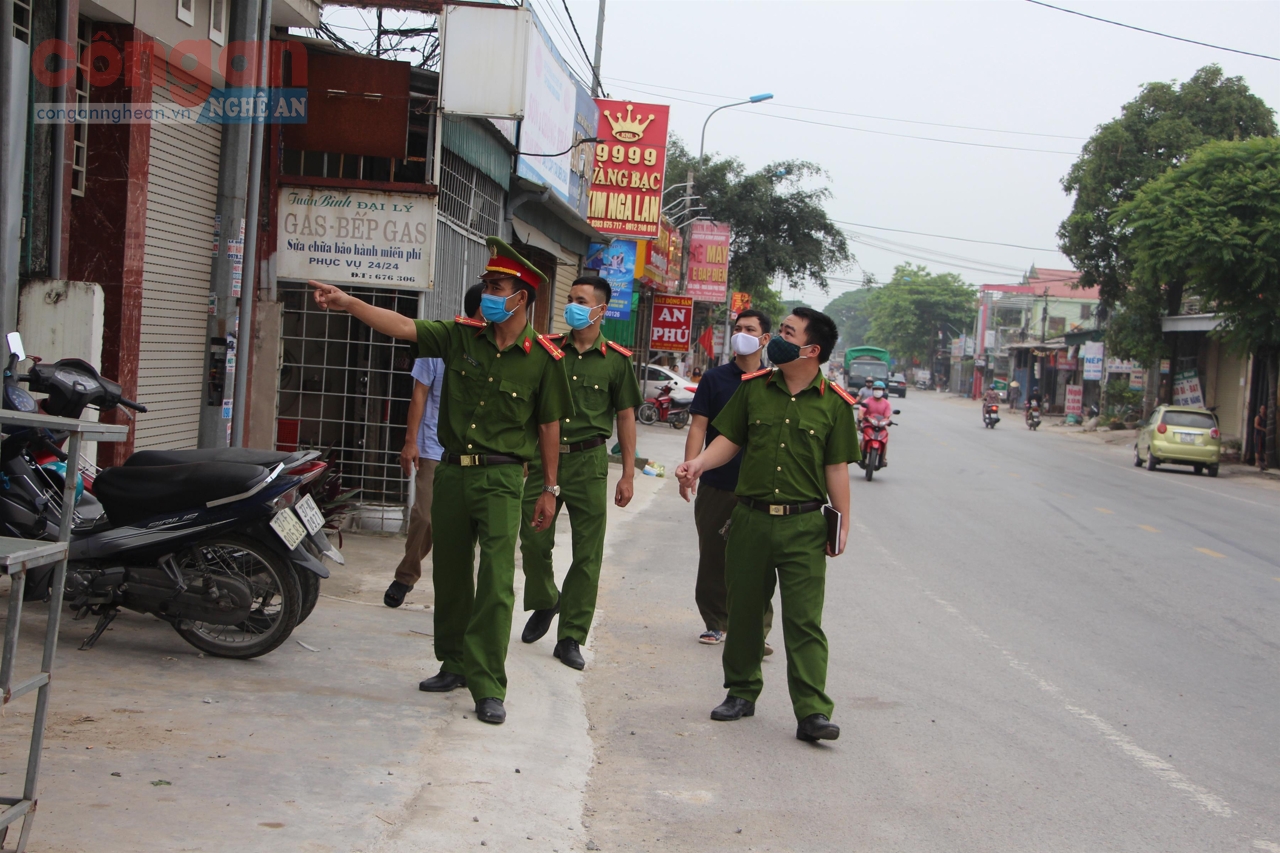 Công an xã Diễn Kỷ thường xuyên tuần tra kiểm soát  trên các tuyến đường trong thời điểm xảy ra dịch COVID-19