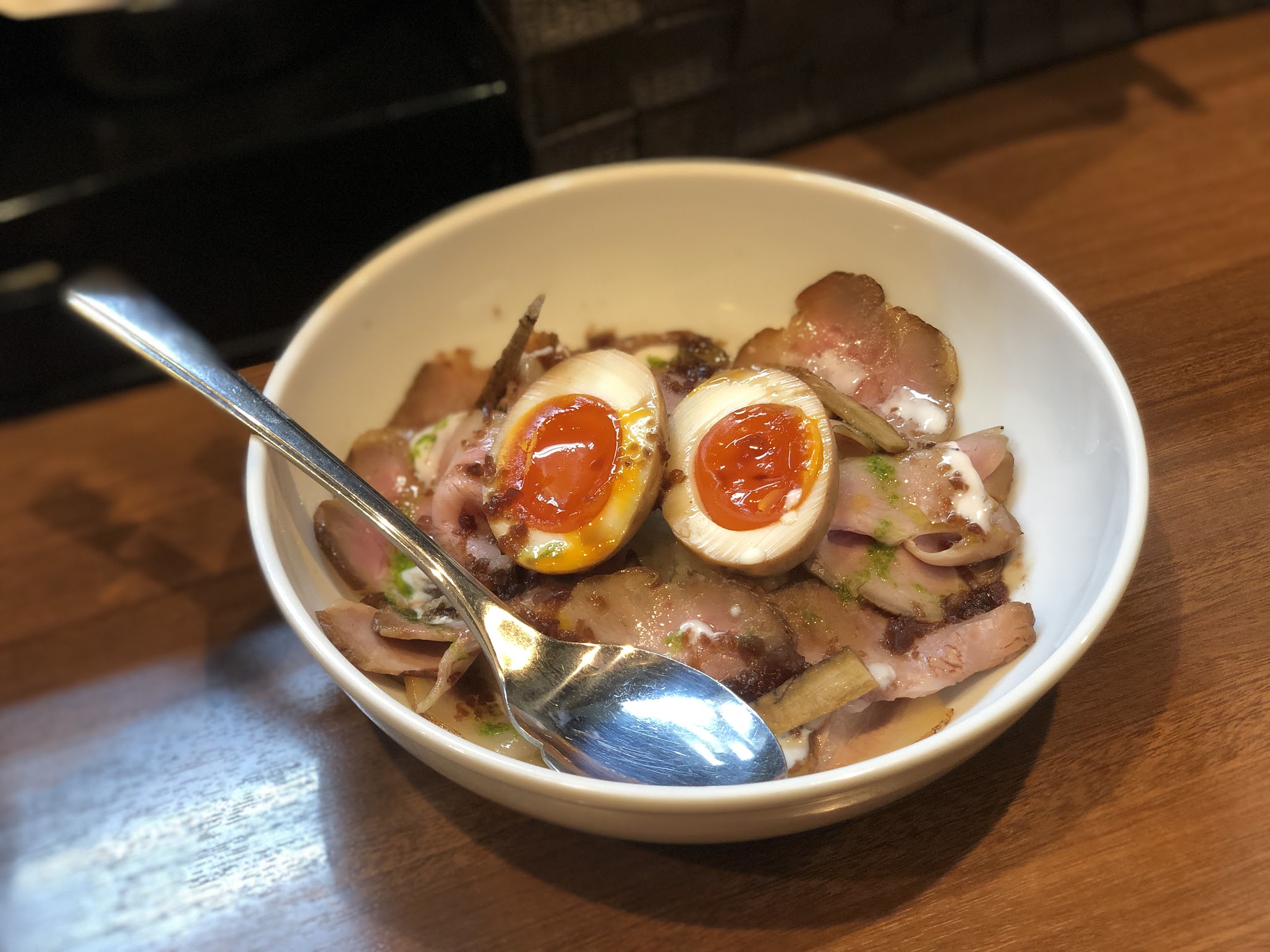 中華蕎麦 葛の味玉ローポー丼（ハーフサイズ）