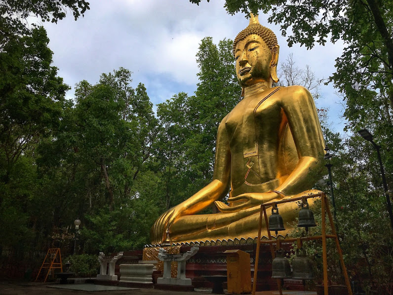 golden buddha statue Wat Analayo Tiphayaram Temple