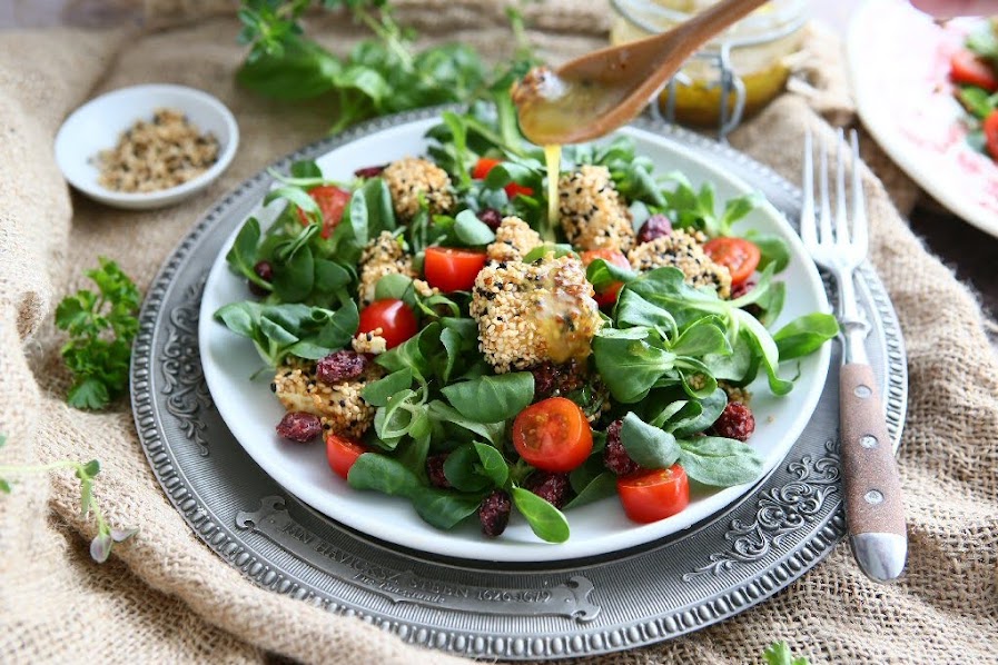 Lamb?s Lettuce with Sesame Crusted Feta