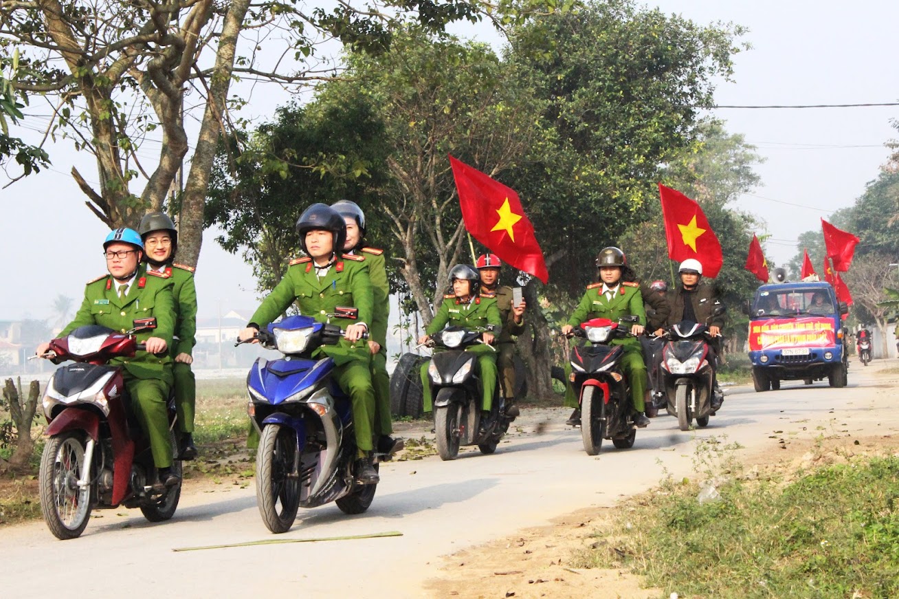 Diễu hành tuyên truyền phòng chống tội phạm, phòng chống pháo nổ.