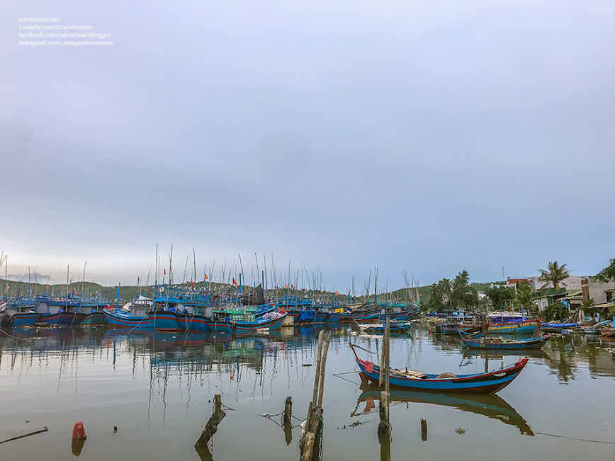 Dạo bờ kè biển Tam Quan