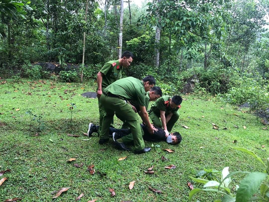 Công an huyện Quế Phong khống chế, bắt giữ đối tượng phạm tội về ma túy