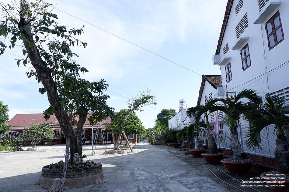 Kiến trúc cổ kính và lãng mạn của nhà thờ Cù Lao Giêng ở An Giang