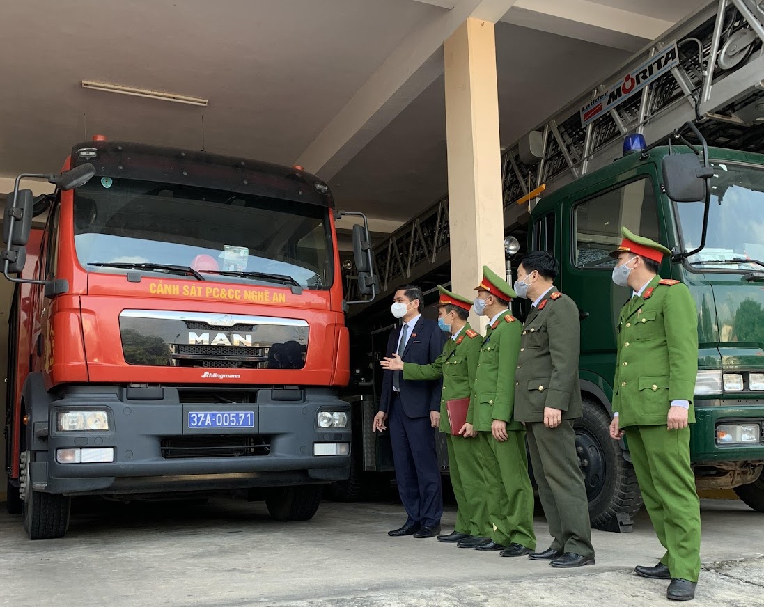 	Các đơn vị báo cáo công tác chuẩn bị lực lượng, phương tiện sẵn sàng thường trực đảm bảo trong các ngày Tết