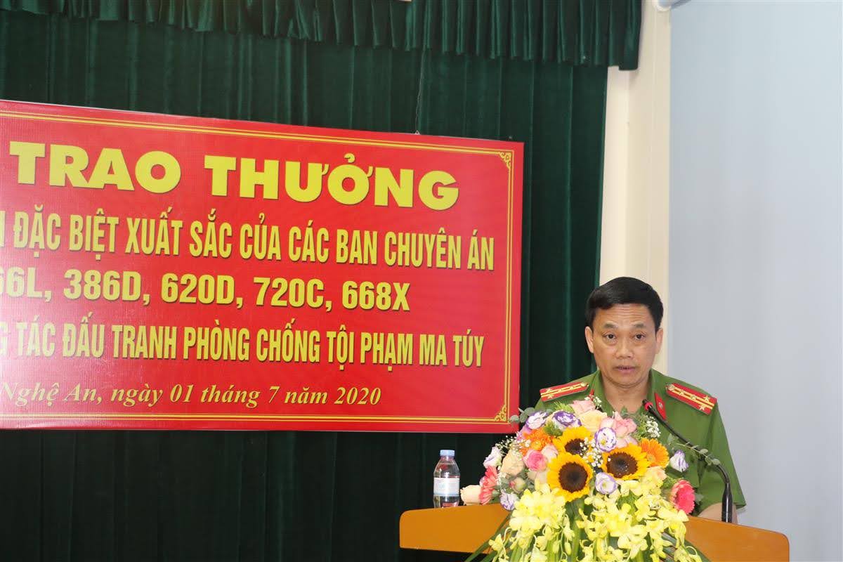 Đồng chí Đại tá Nguyễn Mạnh Hùng, Phó Giám đốc, Thủ trưởng Cơ quan CSĐT Công an tỉnh phát biểu tại Lễ trao thưởng