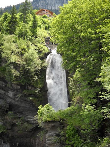 curiosidades sobre un viaje por suiza - Blogs de Suiza - QUINTO DIA: LAUTTERBRUNNEN, MEIRINGEN Y BRIENZ (15)