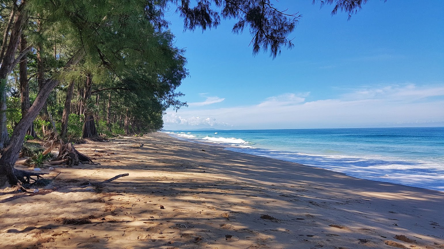 Khao Lampi Beach
Thailand
Calm water at midday