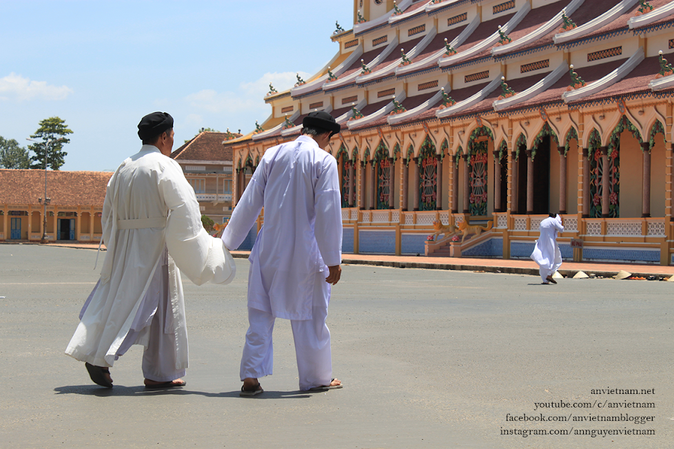 Một buổi lễ chính ở Tòa Thánh Cao Đài Tây Ninh vào năm 2012