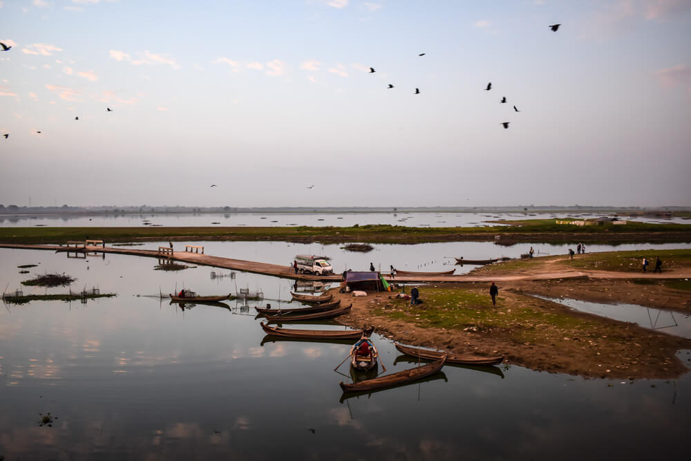 boats near u bein mandalay.jpg