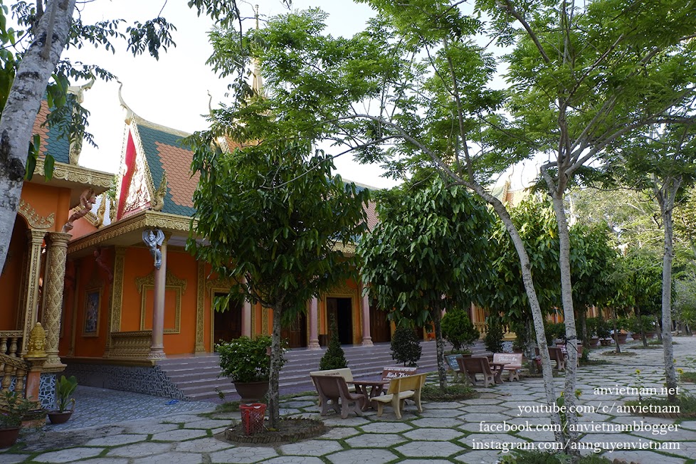 Du lịch tâm linh Trà Vinh: ghé chùa Majjhimarama (chùa Cành Đa)