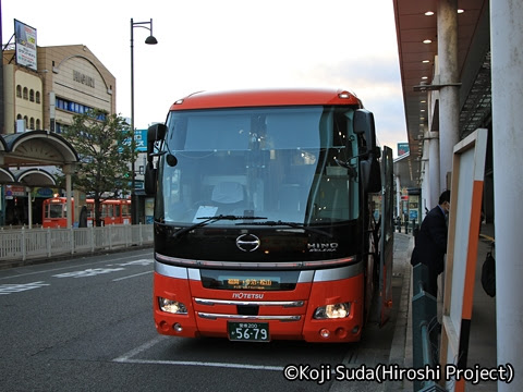 伊予鉄南予バス「道後エクスプレスふくおか号」　5679　伊予鉄松山市駅到着_01