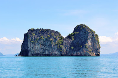 Snorkel stop at Koh Maa between Koh Ngai and the mainand of Trang