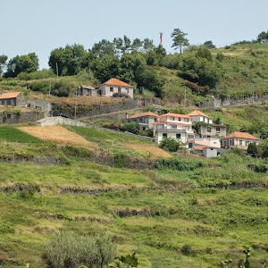 Een prachtige plek. Bij het zien van dit huis (rechts in heet gehucht) waren we zo overstag: we gaan naar Madeira!