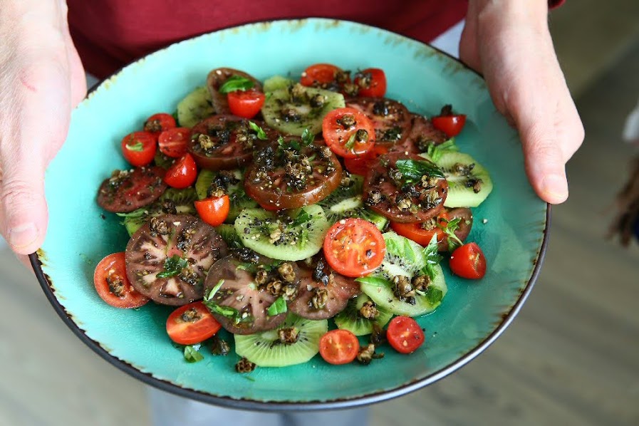 Tomato Salad with Kiwi and Crunchy Capers