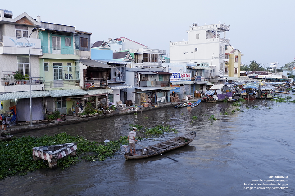 Sớm mai trên chợ nổi Ngã Năm Sóc Trăng