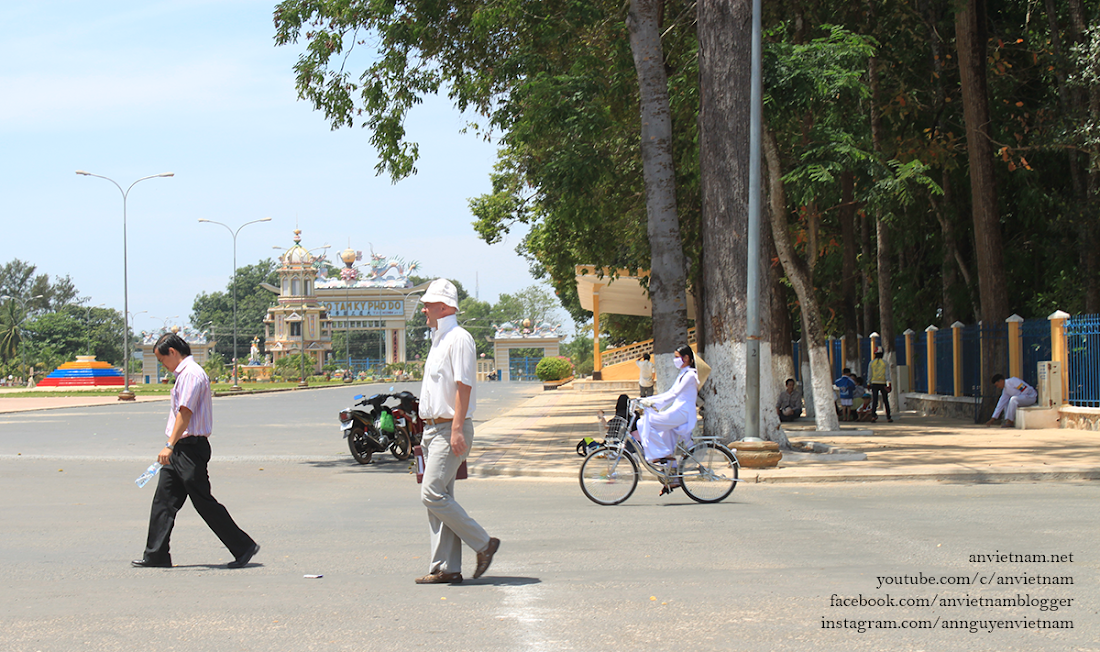 Một buổi lễ chính ở Tòa Thánh Cao Đài Tây Ninh vào năm 2012