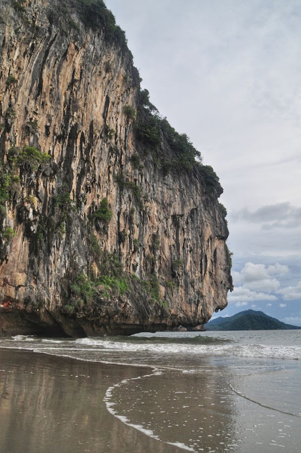 Hat Yao Beach
Thailand
Limestone rock