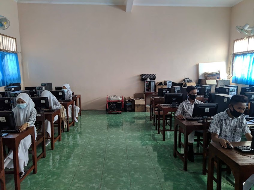 AKM di Laboratorium Komputer MA AL Ahrom