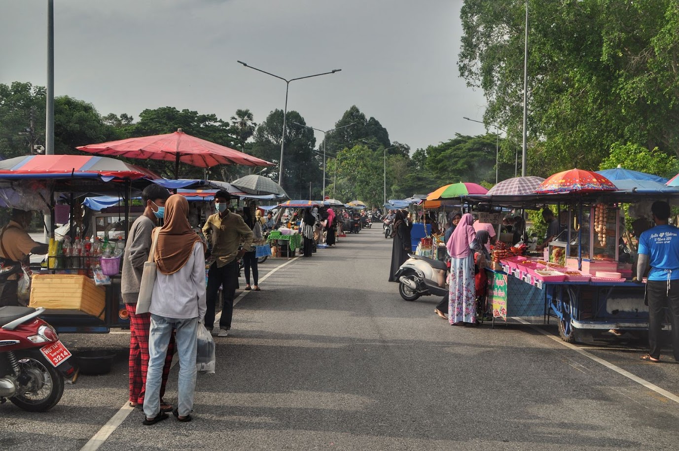 Yala City
Suan Khwan Muang Park
Yala Province
Thailand
Street food market