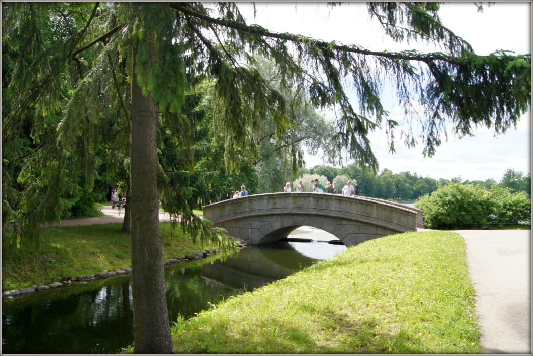 На белые ночи в Петербург (Царское село, Петергоф) через Печоры и Псков. Фотозарисовки из прошлого.