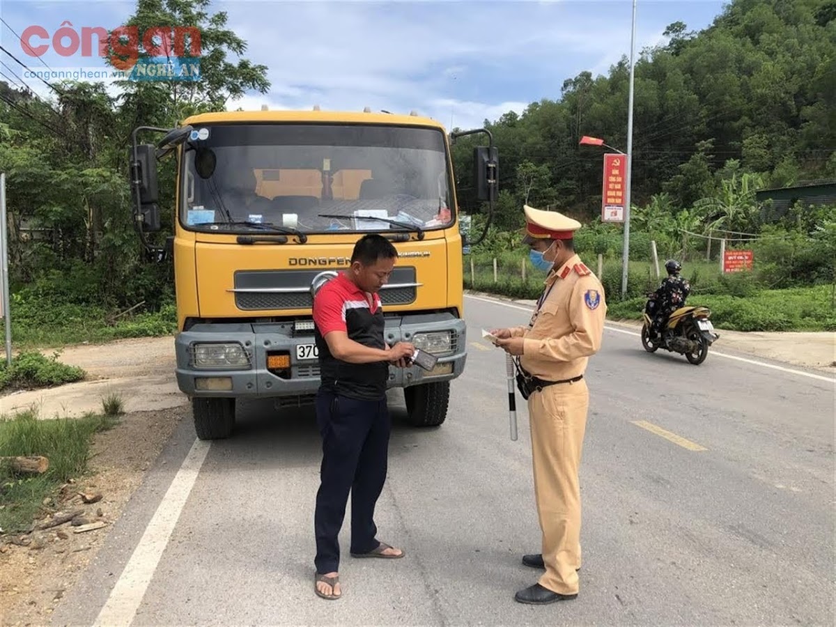 Lực lượng CSGT tăng cường tuần tra kiểm soát đối với hoạt động vận tải     trên các tuyến, địa bàn