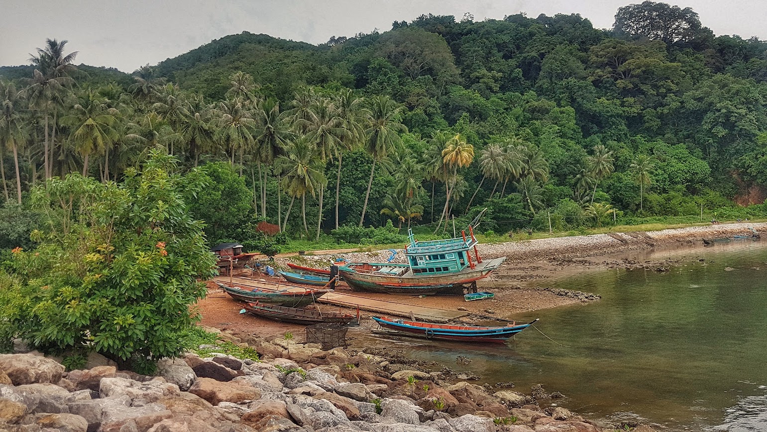 Ban Lep Karok
Chumphon Province
Beach
Thailand
Fishermen boats