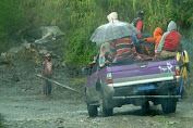 Inovatif: Taksi Papua Pakai Mobil Pick-Up Modifikasi, Pria memakai Koteka Dilarang Naik