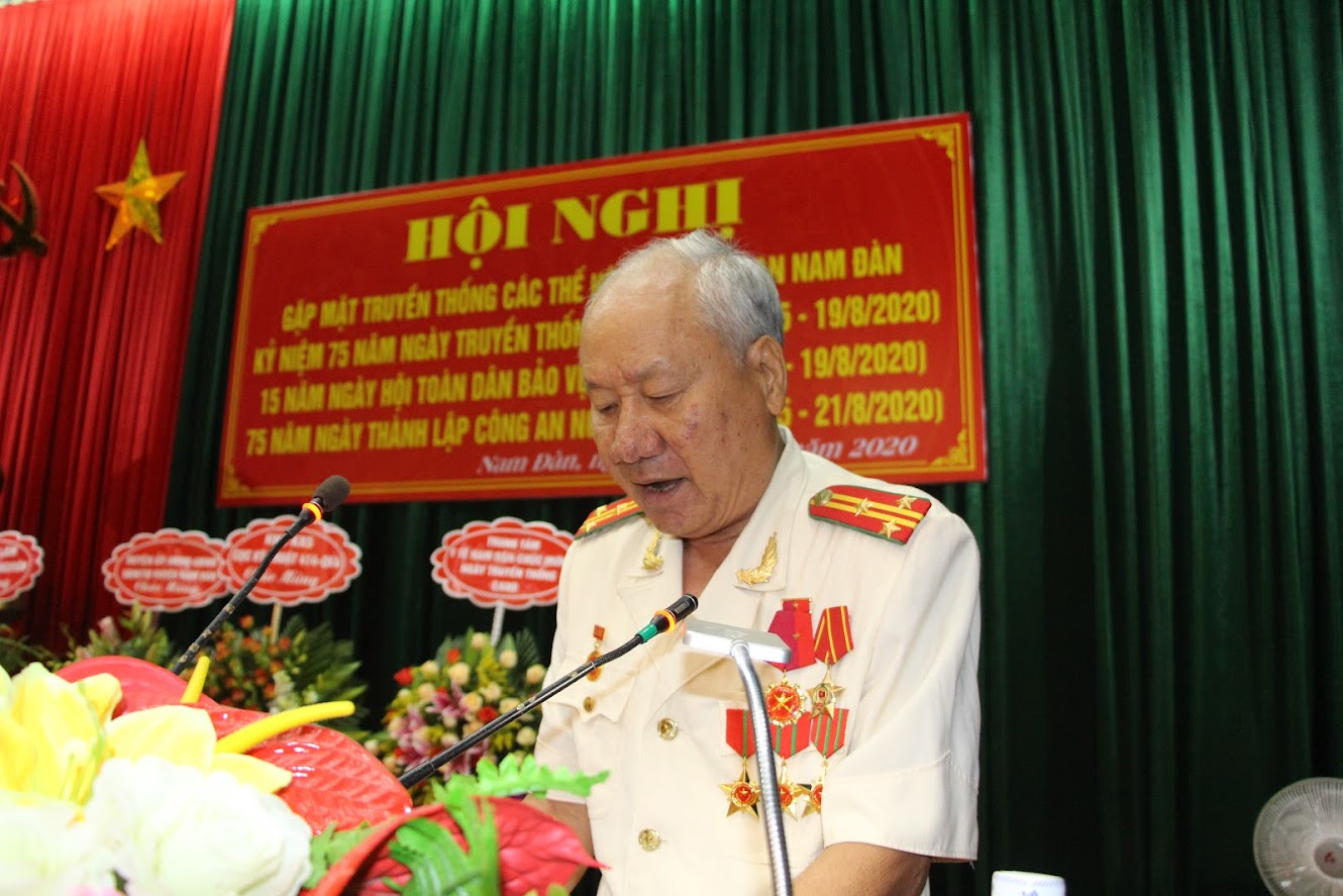 Thượng tá Nguyễn Duy Quế Nguyên Trưởng Công an huyện phát biểu tại buổi tọa đàm