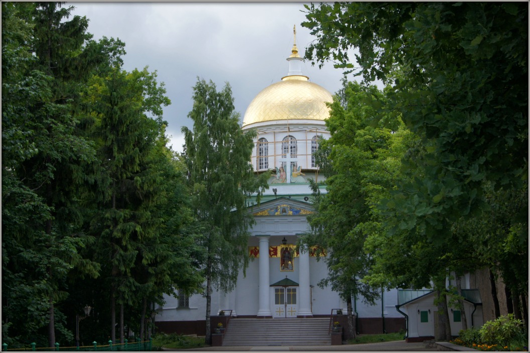 На белые ночи в Петербург (Царское село, Петергоф) через Печоры и Псков. Фотозарисовки из прошлого.